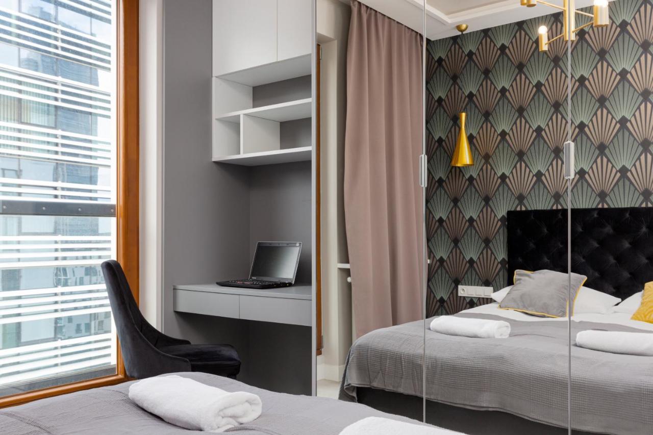 City Center Apartments Grzybowska With Parking By Noclegi Renters Varsavia Esterno foto