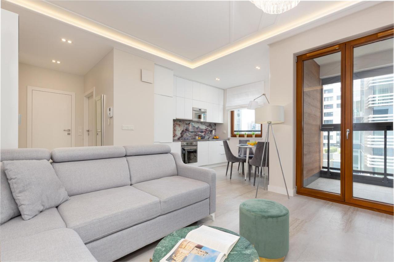 City Center Apartments Grzybowska With Parking By Noclegi Renters Varsavia Esterno foto