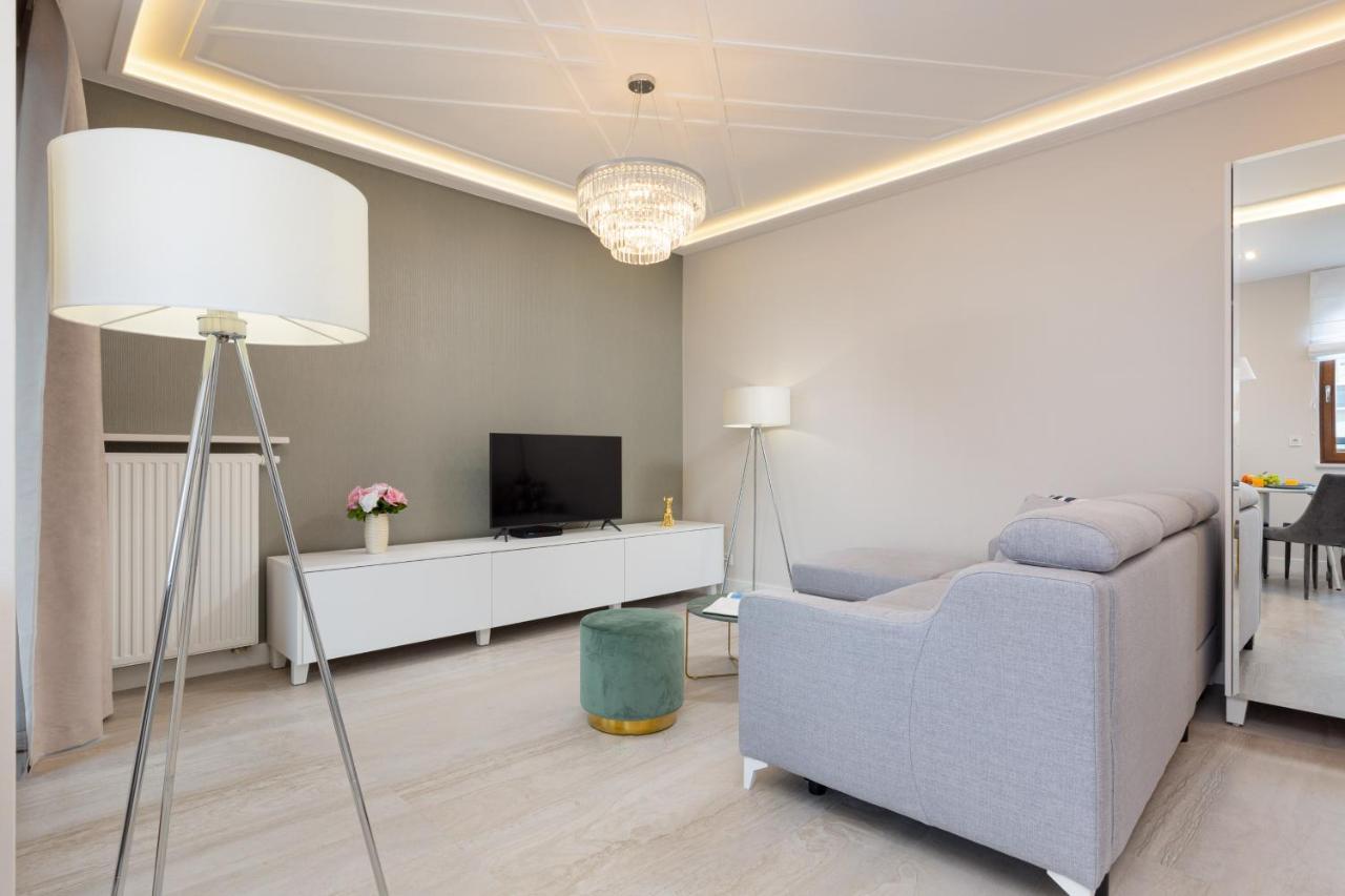 City Center Apartments Grzybowska With Parking By Noclegi Renters Varsavia Esterno foto