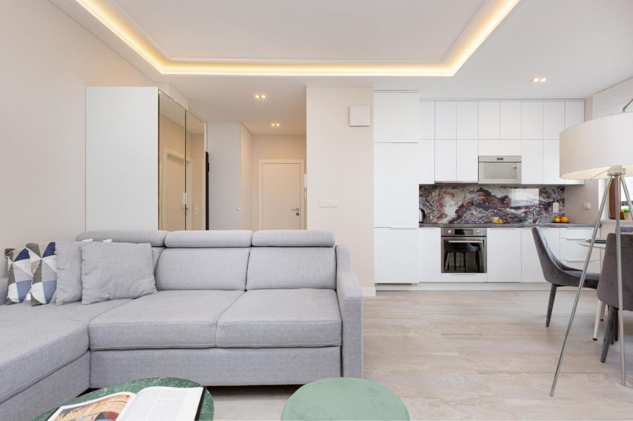 City Center Apartments Grzybowska With Parking By Noclegi Renters Varsavia Esterno foto