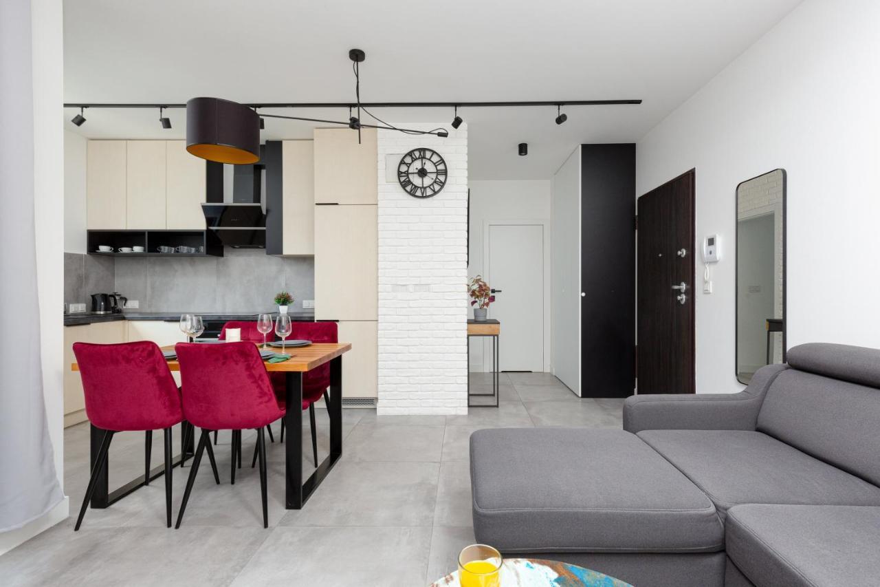 City Center Apartments Grzybowska With Parking By Noclegi Renters Varsavia Esterno foto