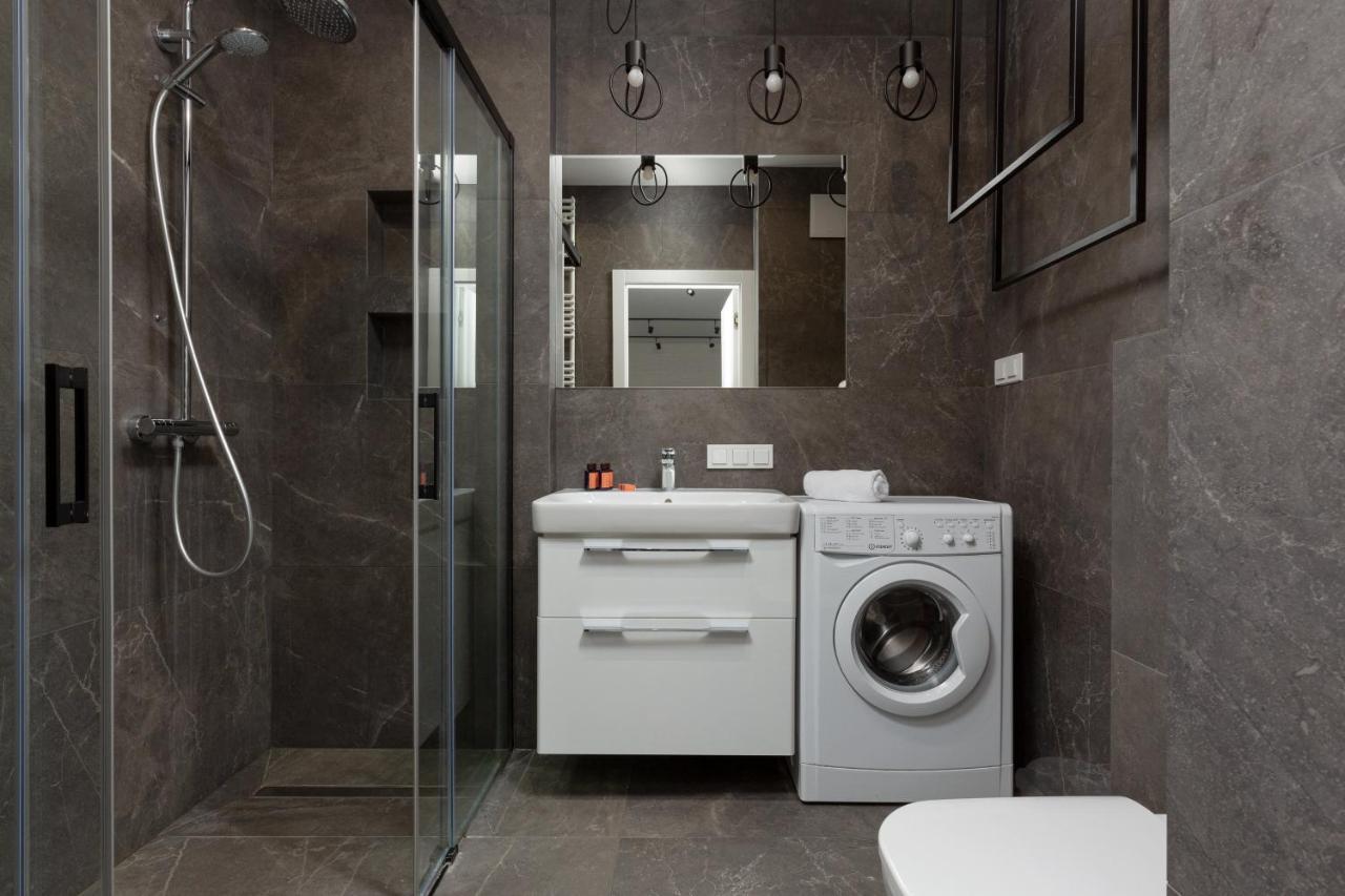 City Center Apartments Grzybowska With Parking By Noclegi Renters Varsavia Esterno foto