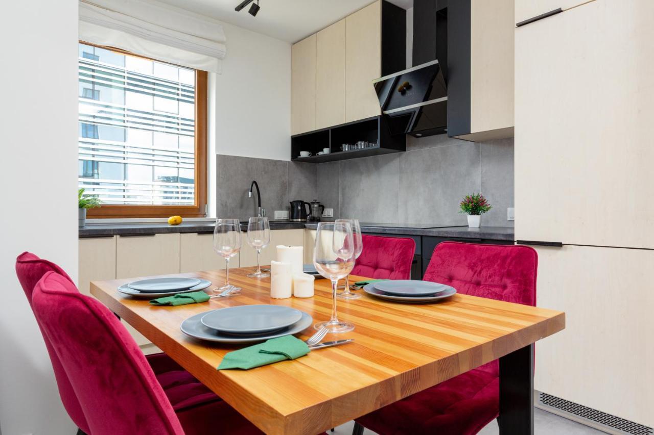 City Center Apartments Grzybowska With Parking By Noclegi Renters Varsavia Esterno foto