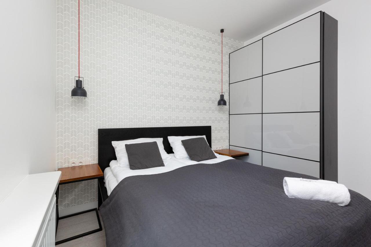 City Center Apartments Grzybowska With Parking By Noclegi Renters Varsavia Esterno foto