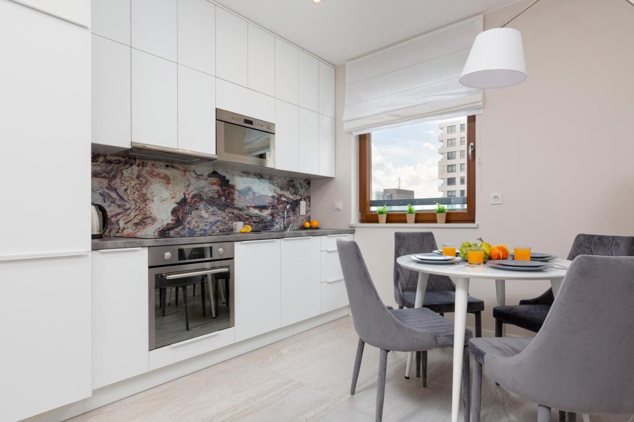 City Center Apartments Grzybowska With Parking By Noclegi Renters Varsavia Esterno foto