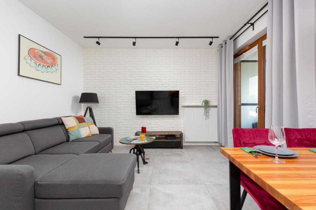 City Center Apartments Grzybowska With Parking By Noclegi Renters Varsavia Esterno foto
