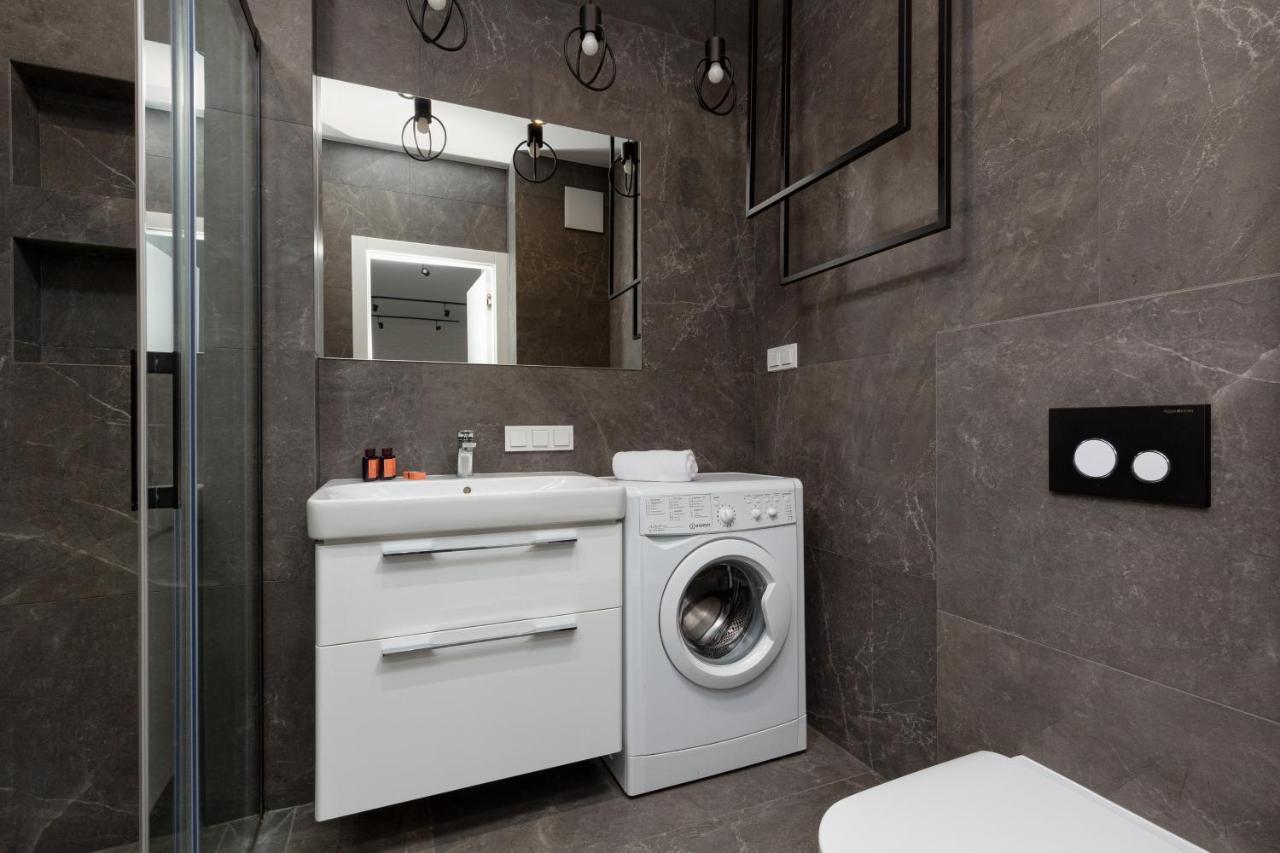 City Center Apartments Grzybowska With Parking By Noclegi Renters Varsavia Esterno foto